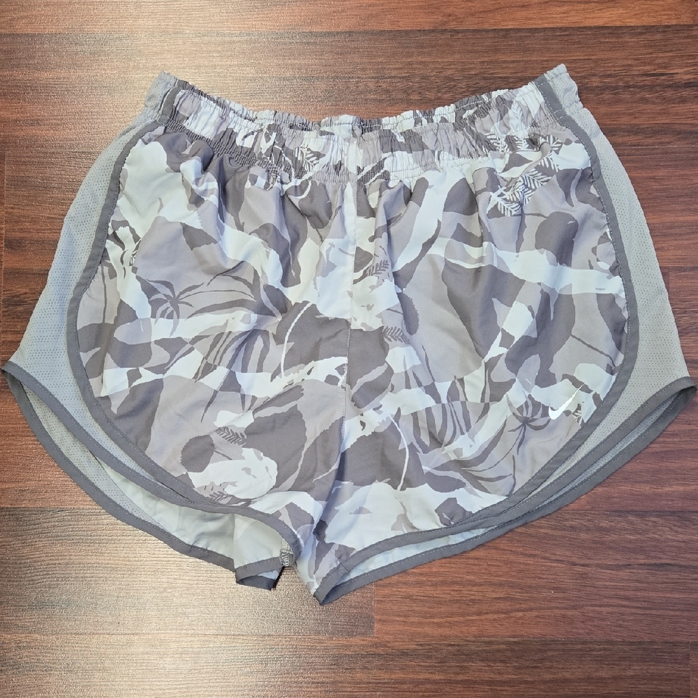 Nike Gray Camouflage Athletic Shorts Size Large